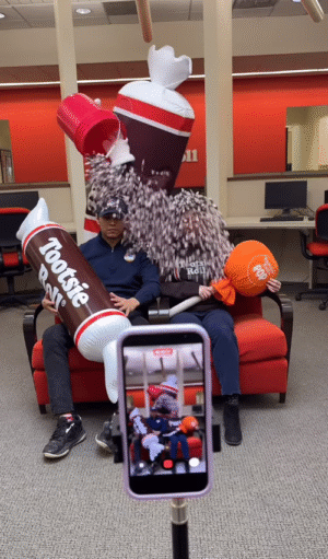 Mr Tootsie Social Dumo